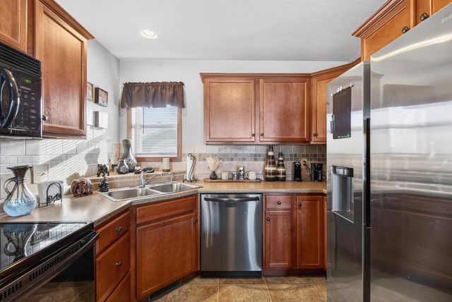 2520 MARATHON AVENUE, Neenah, WI 54956