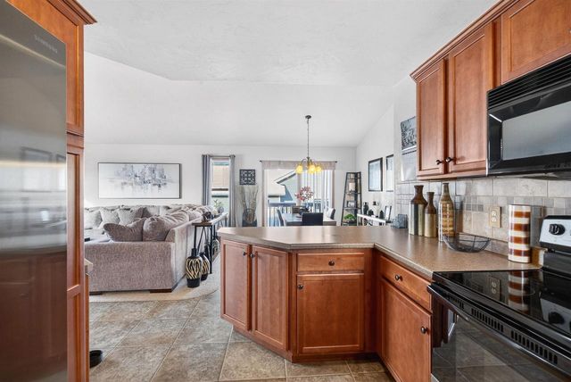 2520 MARATHON AVENUE, Neenah, WI 54956