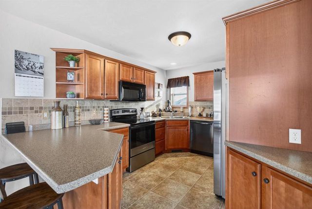 2520 MARATHON AVENUE, Neenah, WI 54956