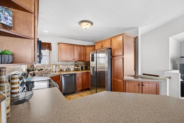 2520 MARATHON AVENUE, Neenah, WI 54956