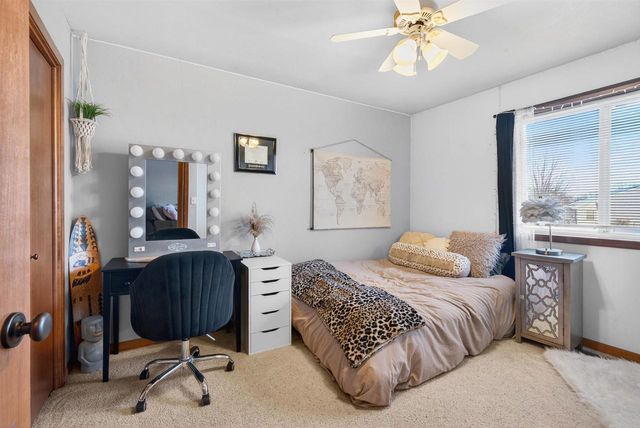 2520 MARATHON AVENUE, Neenah, WI 54956