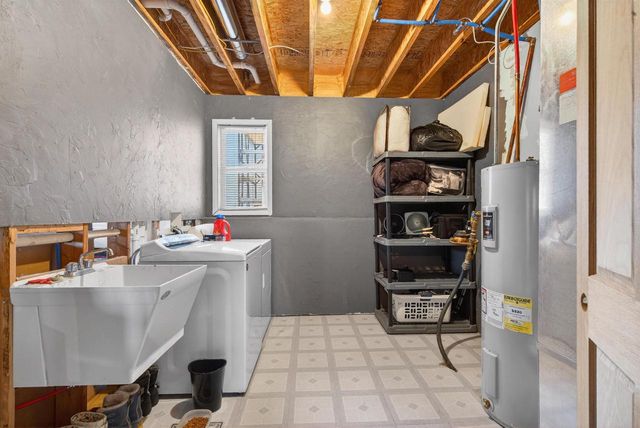 2520 MARATHON AVENUE, Neenah, WI 54956