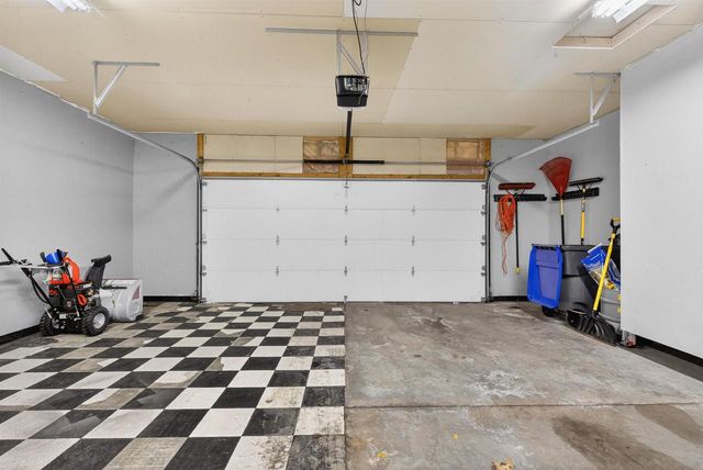 2520 MARATHON AVENUE, Neenah, WI 54956