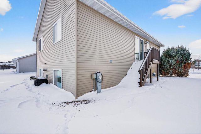 2520 MARATHON AVENUE, Neenah, WI 54956