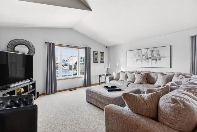 2520 MARATHON AVENUE, Neenah, WI 54956