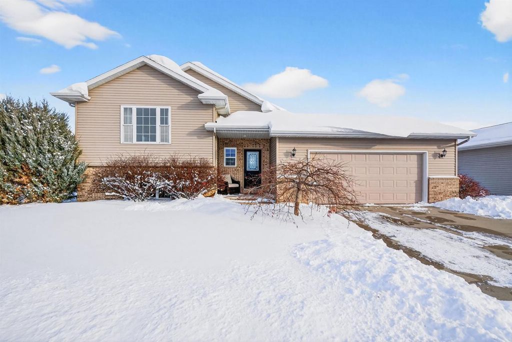 2520 MARATHON AVENUE, Neenah, WI 54956
