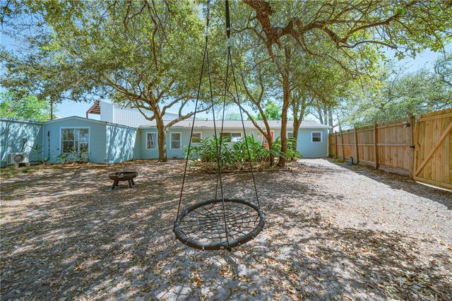 1604 Victoria Ave, Rockport, TX 78382