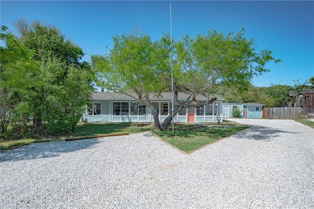 1604 Victoria Ave, Rockport, TX 78382