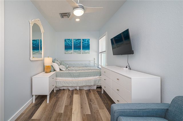 1604 Victoria Ave, Rockport, TX 78382