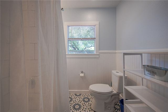 1604 Victoria Ave, Rockport, TX 78382