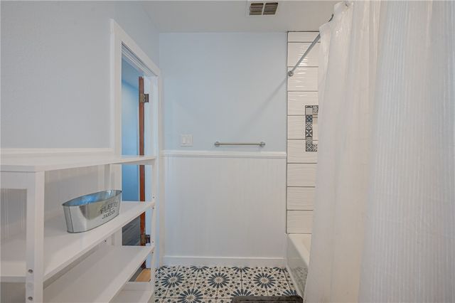 1604 Victoria Ave, Rockport, TX 78382