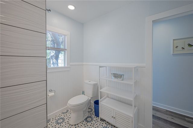 1604 Victoria Ave, Rockport, TX 78382