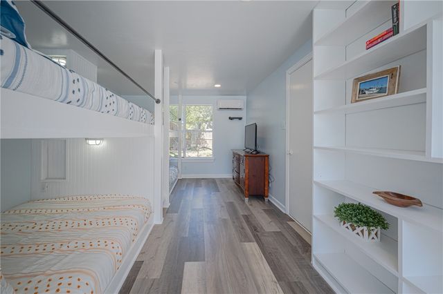 1604 Victoria Ave, Rockport, TX 78382