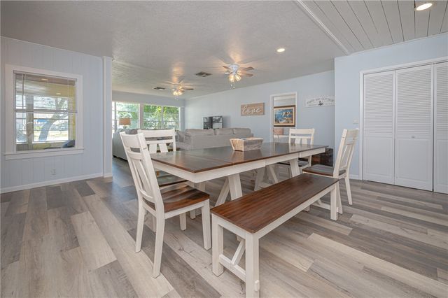 1604 Victoria Ave, Rockport, TX 78382