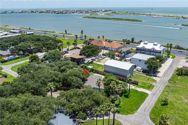 1604 Victoria Ave, Rockport, TX 78382