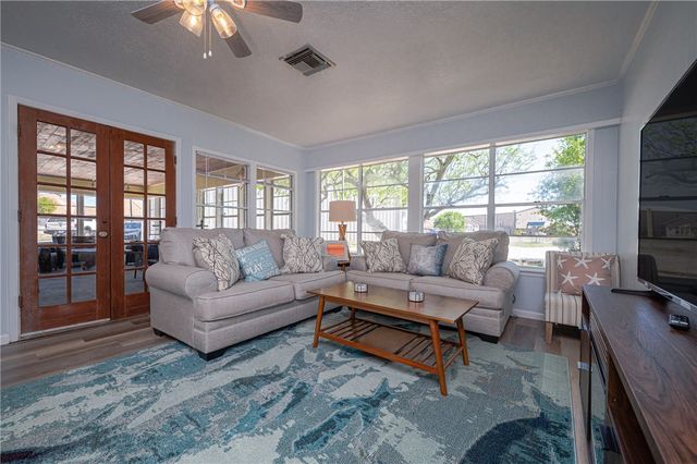 1604 Victoria Ave, Rockport, TX 78382