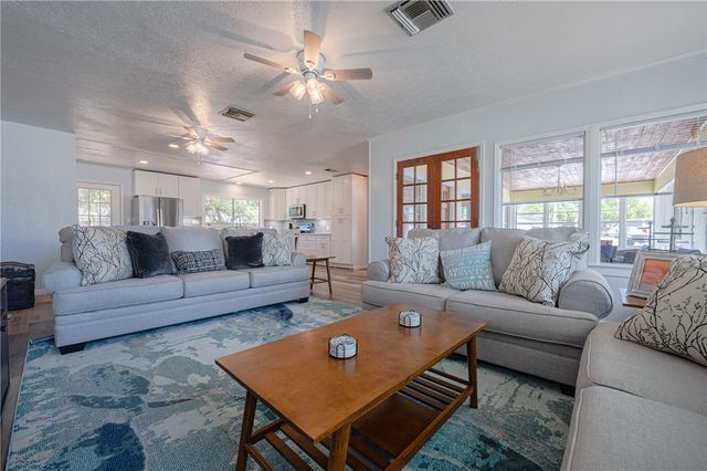 1604 Victoria Ave, Rockport, TX 78382