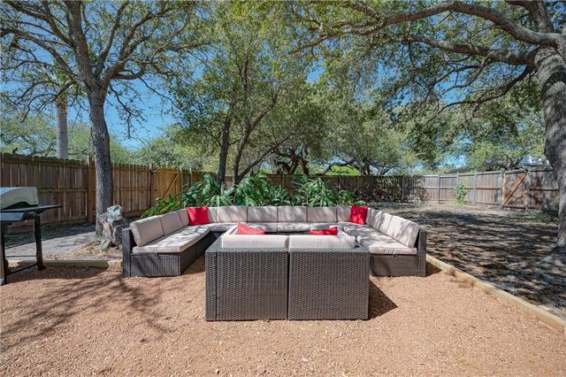 1604 Victoria Ave, Rockport, TX 78382