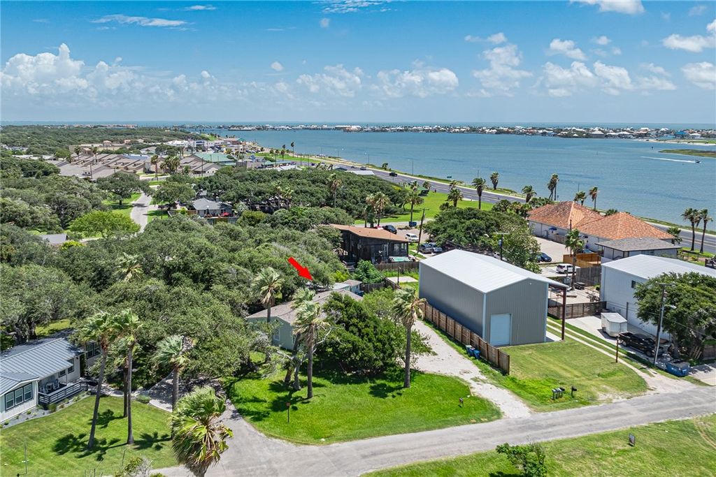 1604 Victoria Ave, Rockport, TX 78382