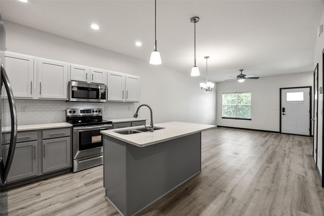 2494 Roycroft Dr., Marion, IA 52302
