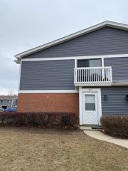 901 Van Buren Court, Vernon Hills, IL 60061
