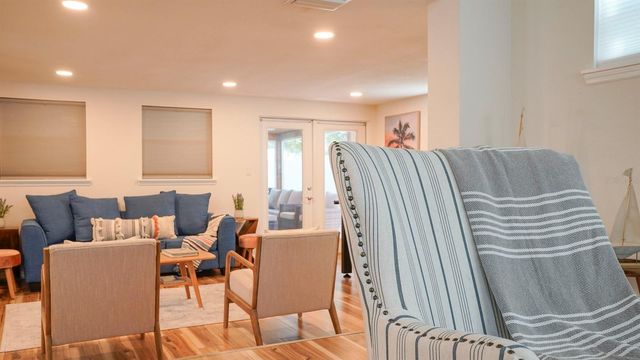 6445 2ND AVENUE S, St Petersburg, FL 33707