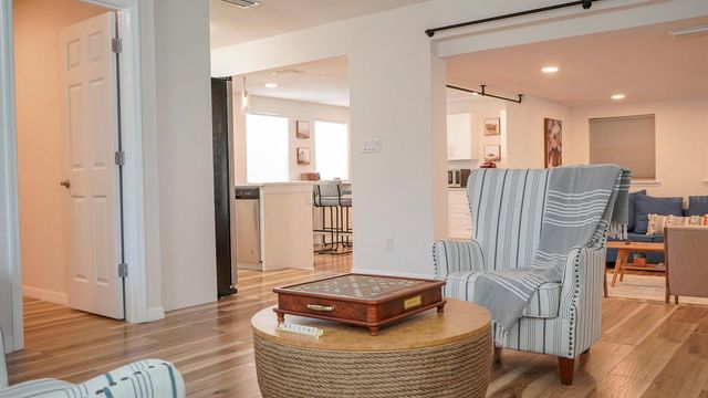 6445 2ND AVENUE S, St Petersburg, FL 33707