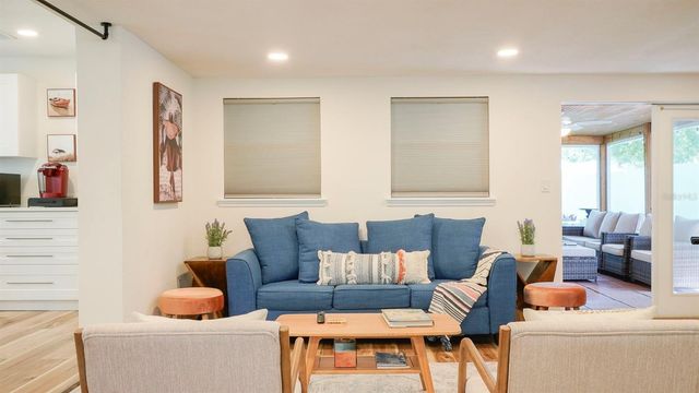 6445 2ND AVENUE S, St Petersburg, FL 33707