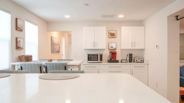 6445 2ND AVENUE S, St Petersburg, FL 33707