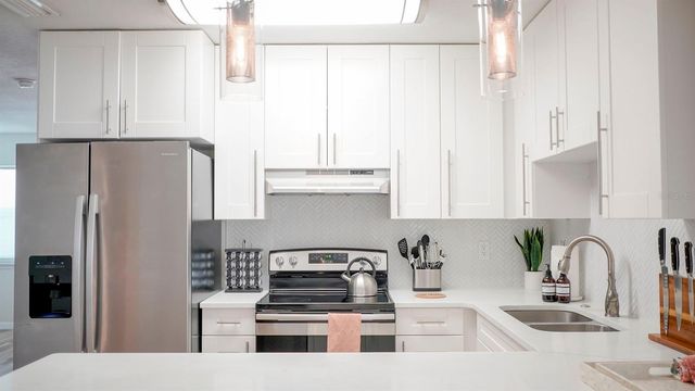 6445 2ND AVENUE S, St Petersburg, FL 33707