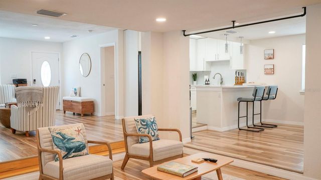 6445 2ND AVENUE S, St Petersburg, FL 33707