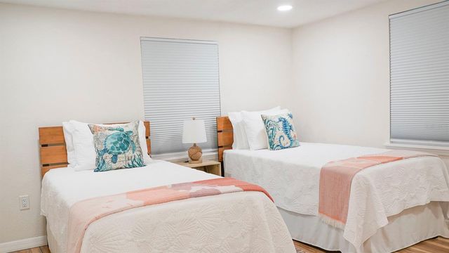 6445 2ND AVENUE S, St Petersburg, FL 33707