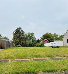 902 Chinook Avenue, Akron, OH 44305