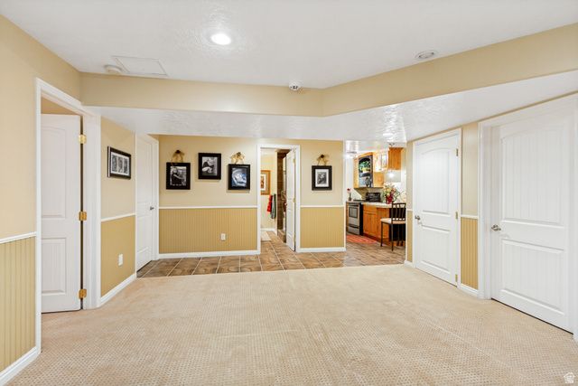 1911 W GRASSY KNOLL CT, Riverton, UT 84065