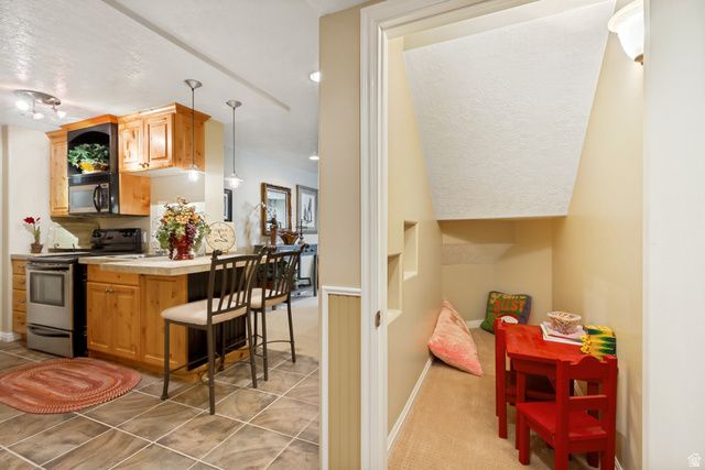 1911 W GRASSY KNOLL CT, Riverton, UT 84065