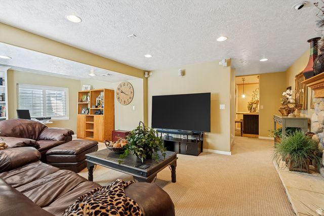 1911 W GRASSY KNOLL CT, Riverton, UT 84065