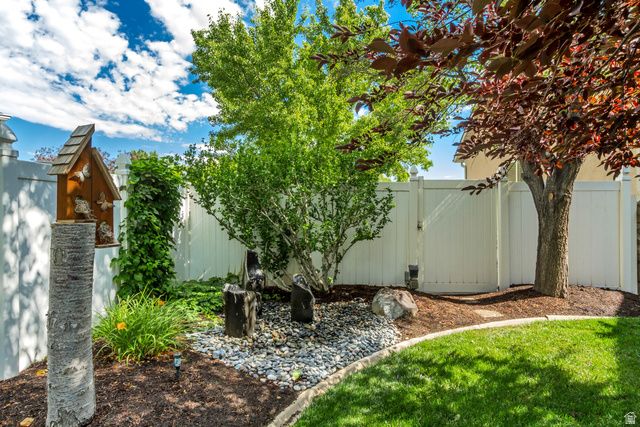 1911 W GRASSY KNOLL CT, Riverton, UT 84065