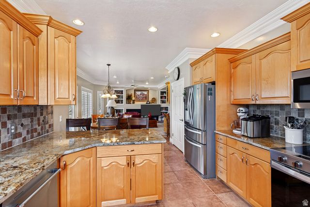 1911 W GRASSY KNOLL CT, Riverton, UT 84065