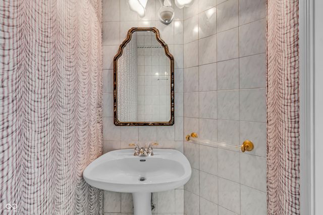 958 Tamarack Circle North Drive, Indianapolis, IN 46260