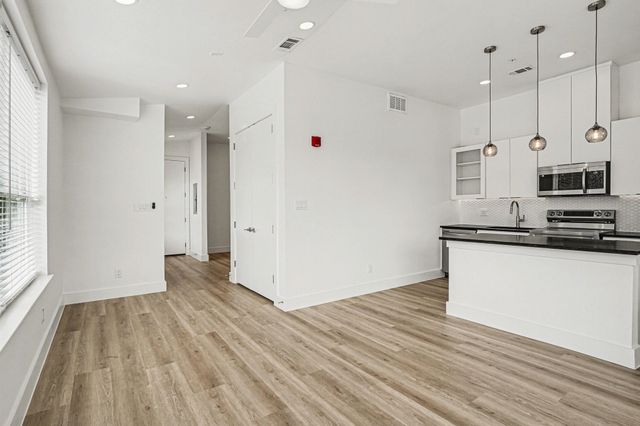 2217 N Fitzhugh Avenue 301, Dallas, TX 75204