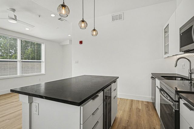 2217 N Fitzhugh Avenue 301, Dallas, TX 75204