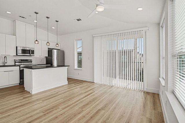 2217 N Fitzhugh Avenue 301, Dallas, TX 75204