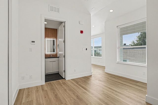 2217 N Fitzhugh Avenue 301, Dallas, TX 75204
