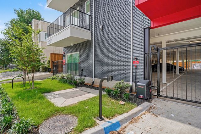 2217 N Fitzhugh Avenue 301, Dallas, TX 75204