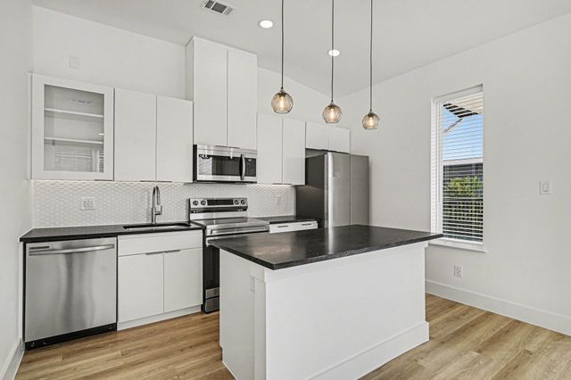 2217 N Fitzhugh Avenue 301, Dallas, TX 75204