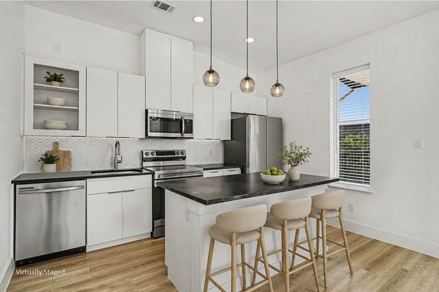 2217 N Fitzhugh Avenue 301, Dallas, TX 75204