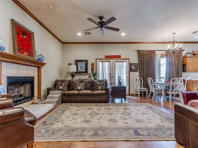 1404 N Canyon Way, Guthrie, OK 73044