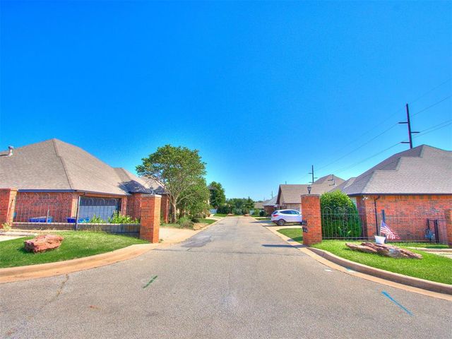 1404 N Canyon Way, Guthrie, OK 73044