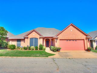 1404 N Canyon Way, Guthrie, OK 73044