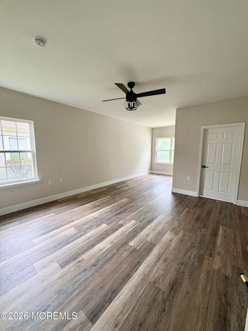 87 Halsted Drive, Manchester, NJ 08759